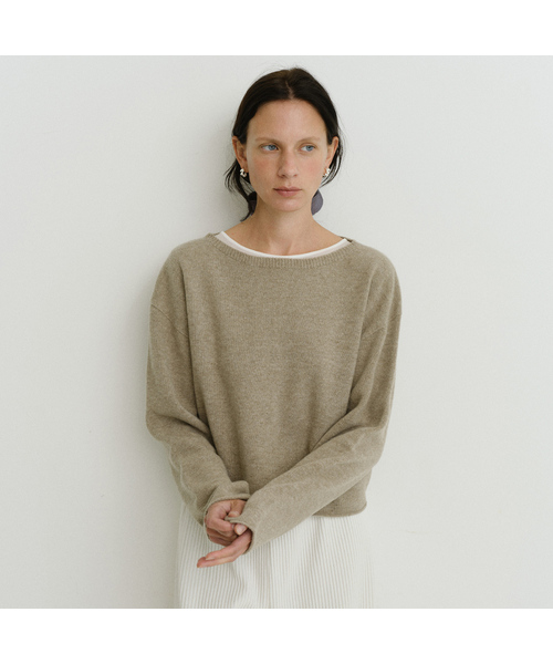 URAGO(ユラーゴ)の「Wholegarment boatneck knit(ニット/セーター・レディース・アッシュグレー/ベージュ/クリーム・FREE)」の3枚目の写真