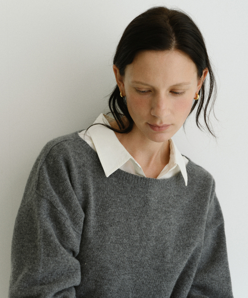 URAGO(ユラーゴ)の「Wholegarment boatneck knit(ニット/セーター・レディース・アッシュグレー/ベージュ/クリーム・FREE)」の5枚目の写真