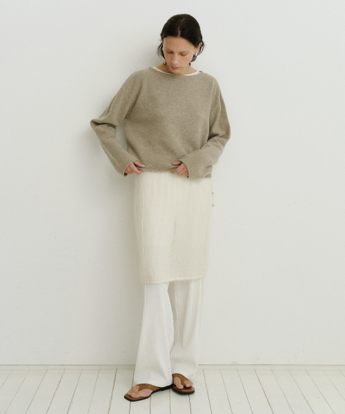 URAGO(ユラーゴ)の「Wholegarment boatneck knit(ニット/セーター・レディース・アッシュグレー/ベージュ/クリーム・FREE)」の7枚目の写真