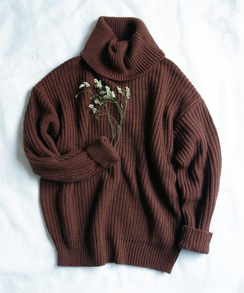 KOBE LETTUCE（コウベレタス）の「選べる2typeドロップショルダービッグシルエットシンプルニットトップス（ニット/セーター・レディース・グレー/ホワイト系その他2/ブラック系その他/ホワイト系その他/カーキ/ワインレッド/ブラック×ホワイト/キャメル/ブラック/アイボリー/ネイビー/ブルー系その他/スモークピンク/ブルー系その他3/レッド/ブルー系その他4/ピンクベージュ/その他2/ブラウン系その他2/レッド系その他2/ブルー系その他5/ホワイト系その他4/ベージュ系その他3/ブラウン系その他/ブルー系その他6/レッド系その他3/ブラック系その他4/ホワイト系その他3/ブラック系その他2/グリーン系その他/ベージュ系その他2/その他1/グレー系その他/グリーン系その他3/グリーン系その他2/パープル系その他2/パープル系その他/イエロー系その他/イエロー系その他2/ピンク系その他3/ピンク系その他2/イエロー系その他6/ブラック系その他3/イエロー系その他3/イエロー系その他4/パープル系その他3/グレー系その他5/グレー系その他4/イエロー系その他5/ホワイト系その他5/パープル系その他4/グリーン系その他5/グリーン系その他4/パープル系その他6/パープル系その他5/ブラウン系その他3/ブラウン系その他4/グレー系その他6/ピンク系その他4/ピンク系その他5/グレイッシュベージュ/グリーン系その他6/ダークオレンジ/オレンジ系その他/グリーン系その他7/その他/ミント/ピンク系1/ピンク系・ONE SIZE/FREE）」の17枚目の写真