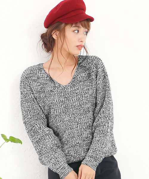 KOBE LETTUCE（コウベレタス）の「選べる2typeドロップショルダービッグシルエットシンプルニットトップス（ニット/セーター・レディース・グレー/ホワイト系その他2/ブラック系その他/ホワイト系その他/カーキ/ワインレッド/ブラック×ホワイト/キャメル/ブラック/アイボリー/ネイビー/ブルー系その他/スモークピンク/ブルー系その他3/レッド/ブルー系その他4/ピンクベージュ/その他2/ブラウン系その他2/レッド系その他2/ブルー系その他5/ホワイト系その他4/ベージュ系その他3/ブラウン系その他/ブルー系その他6/レッド系その他3/ブラック系その他4/ホワイト系その他3/ブラック系その他2/グリーン系その他/ベージュ系その他2/その他1/グレー系その他/グリーン系その他3/グリーン系その他2/パープル系その他2/パープル系その他/イエロー系その他/イエロー系その他2/ピンク系その他3/ピンク系その他2/イエロー系その他6/ブラック系その他3/イエロー系その他3/イエロー系その他4/パープル系その他3/グレー系その他5/グレー系その他4/イエロー系その他5/ホワイト系その他5/パープル系その他4/グリーン系その他5/グリーン系その他4/パープル系その他6/パープル系その他5/ブラウン系その他3/ブラウン系その他4/グレー系その他6/ピンク系その他4/ピンク系その他5/グレイッシュベージュ/グリーン系その他6/ダークオレンジ/オレンジ系その他/グリーン系その他7/その他/ミント/ピンク系1/ピンク系・ONE SIZE/FREE）」の2枚目の写真