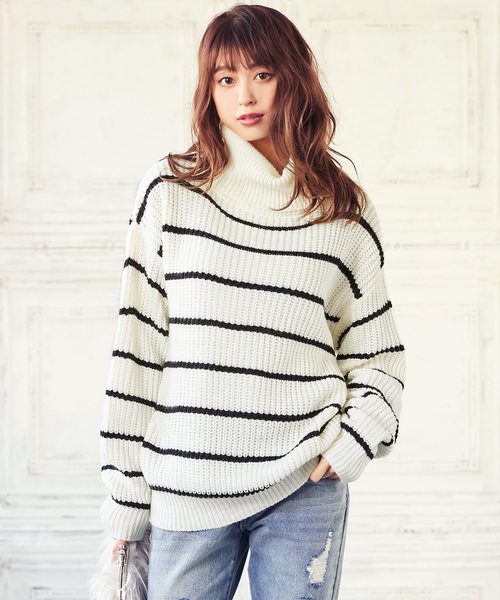 KOBE LETTUCE（コウベレタス）の「選べる2typeドロップショルダービッグシルエットシンプルニットトップス（ニット/セーター・レディース・グレー/ホワイト系その他2/ブラック系その他/ホワイト系その他/カーキ/ワインレッド/ブラック×ホワイト/キャメル/ブラック/アイボリー/ネイビー/ブルー系その他/スモークピンク/ブルー系その他3/レッド/ブルー系その他4/ピンクベージュ/その他2/ブラウン系その他2/レッド系その他2/ブルー系その他5/ホワイト系その他4/ベージュ系その他3/ブラウン系その他/ブルー系その他6/レッド系その他3/ブラック系その他4/ホワイト系その他3/ブラック系その他2/グリーン系その他/ベージュ系その他2/その他1/グレー系その他/グリーン系その他3/グリーン系その他2/パープル系その他2/パープル系その他/イエロー系その他/イエロー系その他2/ピンク系その他3/ピンク系その他2/イエロー系その他6/ブラック系その他3/イエロー系その他3/イエロー系その他4/パープル系その他3/グレー系その他5/グレー系その他4/イエロー系その他5/ホワイト系その他5/パープル系その他4/グリーン系その他5/グリーン系その他4/パープル系その他6/パープル系その他5/ブラウン系その他3/ブラウン系その他4/グレー系その他6/ピンク系その他4/ピンク系その他5/グレイッシュベージュ/グリーン系その他6/ダークオレンジ/オレンジ系その他/グリーン系その他7/その他/ミント/ピンク系1/ピンク系・ONE SIZE/FREE）」の4枚目の写真