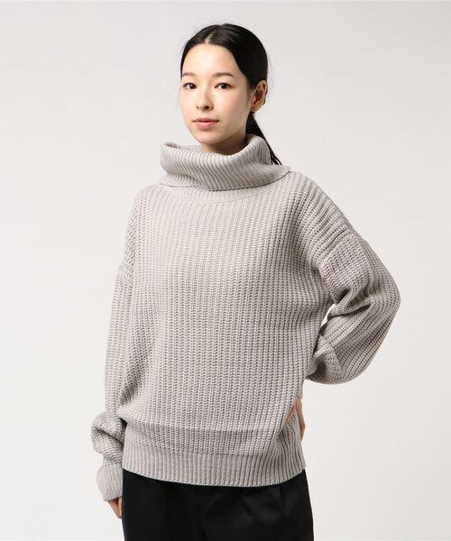 KOBE LETTUCE（コウベレタス）の「選べる2typeドロップショルダービッグシルエットシンプルニットトップス（ニット/セーター・レディース・グレー/ホワイト系その他2/ブラック系その他/ホワイト系その他/カーキ/ワインレッド/ブラック×ホワイト/キャメル/ブラック/アイボリー/ネイビー/ブルー系その他/スモークピンク/ブルー系その他3/レッド/ブルー系その他4/ピンクベージュ/その他2/ブラウン系その他2/レッド系その他2/ブルー系その他5/ホワイト系その他4/ベージュ系その他3/ブラウン系その他/ブルー系その他6/レッド系その他3/ブラック系その他4/ホワイト系その他3/ブラック系その他2/グリーン系その他/ベージュ系その他2/その他1/グレー系その他/グリーン系その他3/グリーン系その他2/パープル系その他2/パープル系その他/イエロー系その他/イエロー系その他2/ピンク系その他3/ピンク系その他2/イエロー系その他6/ブラック系その他3/イエロー系その他3/イエロー系その他4/パープル系その他3/グレー系その他5/グレー系その他4/イエロー系その他5/ホワイト系その他5/パープル系その他4/グリーン系その他5/グリーン系その他4/パープル系その他6/パープル系その他5/ブラウン系その他3/ブラウン系その他4/グレー系その他6/ピンク系その他4/ピンク系その他5/グレイッシュベージュ/グリーン系その他6/ダークオレンジ/オレンジ系その他/グリーン系その他7/その他/ミント/ピンク系1/ピンク系・ONE SIZE/FREE）」の15枚目の写真