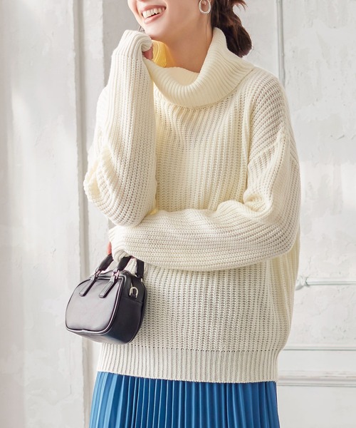 KOBE LETTUCE（コウベレタス）の「選べる2typeドロップショルダービッグシルエットシンプルニットトップス（ニット/セーター・レディース・グレー/ホワイト系その他2/ブラック系その他/ホワイト系その他/カーキ/ワインレッド/ブラック×ホワイト/キャメル/ブラック/アイボリー/ネイビー/ブルー系その他/スモークピンク/ブルー系その他3/レッド/ブルー系その他4/ピンクベージュ/その他2/ブラウン系その他2/レッド系その他2/ブルー系その他5/ホワイト系その他4/ベージュ系その他3/ブラウン系その他/ブルー系その他6/レッド系その他3/ブラック系その他4/ホワイト系その他3/ブラック系その他2/グリーン系その他/ベージュ系その他2/その他1/グレー系その他/グリーン系その他3/グリーン系その他2/パープル系その他2/パープル系その他/イエロー系その他/イエロー系その他2/ピンク系その他3/ピンク系その他2/イエロー系その他6/ブラック系その他3/イエロー系その他3/イエロー系その他4/パープル系その他3/グレー系その他5/グレー系その他4/イエロー系その他5/ホワイト系その他5/パープル系その他4/グリーン系その他5/グリーン系その他4/パープル系その他6/パープル系その他5/ブラウン系その他3/ブラウン系その他4/グレー系その他6/ピンク系その他4/ピンク系その他5/グレイッシュベージュ/グリーン系その他6/ダークオレンジ/オレンジ系その他/グリーン系その他7/その他/ミント/ピンク系1/ピンク系・ONE SIZE/FREE）」の3枚目の写真