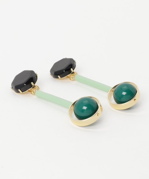 SLY（スライ）の「SPHERE EARRING（ピアス（両耳用）・レディース・ピンク/レッド/グリーン・FREE）」の4枚目の写真