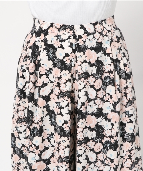 mysty woman（ミスティウーマン）の「デシン花柄プリントワイドパンツ（その他パンツ・レディース・ホワイト系その他/ブラック系その他・FREE）」の6枚目の写真