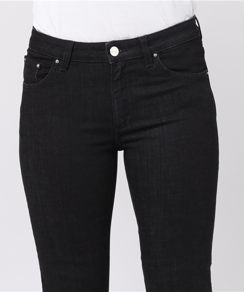 Prefer SHIPS（プリファーシップス）の「toteme:スリムストレートブラックデニム（デニムパンツ・レディース・ブラック・25/26/27）」の5枚目の写真