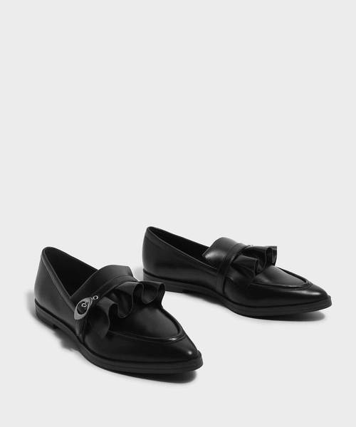 CHARLES & KEITH(チャールズ & キース)の「ラッフルディテールローファー / RUFFLE DETAIL LOAFERS(ローファー・レディース・ブルー/ブラック/レッド・23.5cm/24.5cm/25.5cm/23cm/25cm/22.5cm)」の5枚目の写真