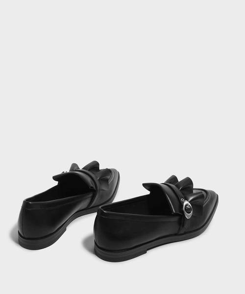 CHARLES & KEITH(チャールズ & キース)の「ラッフルディテールローファー / RUFFLE DETAIL LOAFERS(ローファー・レディース・ブルー/ブラック/レッド・23.5cm/24.5cm/25.5cm/23cm/25cm/22.5cm)」の6枚目の写真
