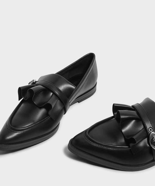 CHARLES & KEITH(チャールズ & キース)の「ラッフルディテールローファー / RUFFLE DETAIL LOAFERS(ローファー・レディース・ブルー/ブラック/レッド・23.5cm/24.5cm/25.5cm/23cm/25cm/22.5cm)」の7枚目の写真