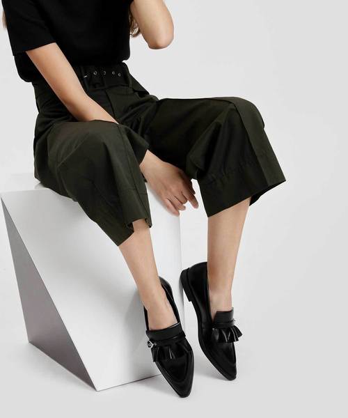 CHARLES & KEITH(チャールズ & キース)の「ラッフルディテールローファー / RUFFLE DETAIL LOAFERS(ローファー・レディース・ブルー/ブラック/レッド・23.5cm/24.5cm/25.5cm/23cm/25cm/22.5cm)」の8枚目の写真