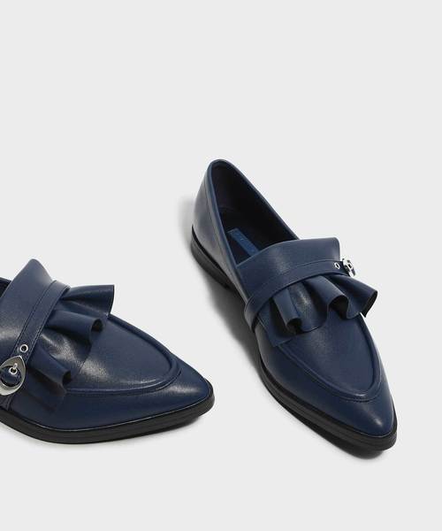 CHARLES & KEITH(チャールズ & キース)の「ラッフルディテールローファー / RUFFLE DETAIL LOAFERS(ローファー・レディース・ブルー/ブラック/レッド・23.5cm/24.5cm/25.5cm/23cm/25cm/22.5cm)」の13枚目の写真