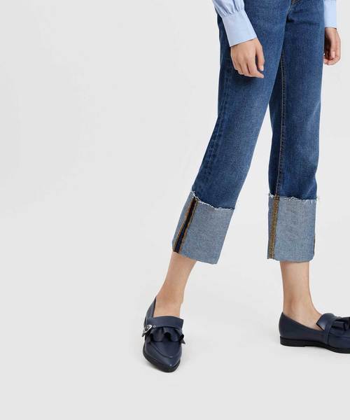 CHARLES & KEITH(チャールズ & キース)の「ラッフルディテールローファー / RUFFLE DETAIL LOAFERS(ローファー・レディース・ブルー/ブラック/レッド・23.5cm/24.5cm/25.5cm/23cm/25cm/22.5cm)」の15枚目の写真