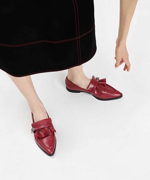 CHARLES & KEITH(チャールズ & キース)の「ラッフルディテールローファー / RUFFLE DETAIL LOAFERS(ローファー・レディース・ブルー/ブラック/レッド・23.5cm/24.5cm/25.5cm/23cm/25cm/22.5cm)」の21枚目の写真