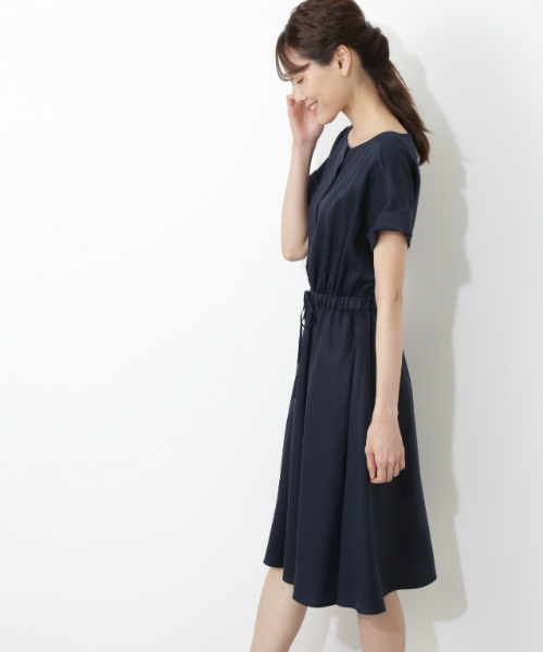NATURAL BEAUTY BASIC(ナチュラルビューティーベーシック)の「フロントボタンドロストワンピース(ワンピース・レディース・ネイビー/グリーン/マスタード・SMALL/MEDIUM)」の6枚目の写真