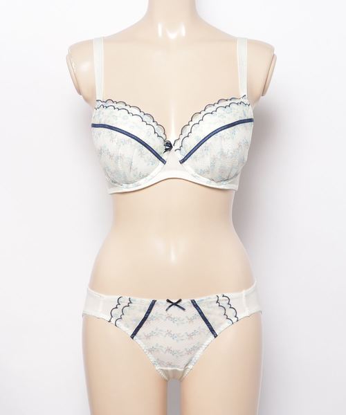 AMOSTYLE BY Triumph(アモスタイルバイトリンプ)の「夢みるブラ ブラ&ショーツセット【Eカップ】AMST1170 WHU + Hikini(ブラ&ショーツ・レディース・ホワイト/ピンク・E65/E70/E75)」の9枚目の写真