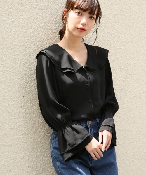 LOWRYS FARM（ローリーズファーム）の「ワイドカラーブラウス　804857（シャツ/ブラウス・レディース・オフホワイト/ブラック/イエロー・MEDIUM/LARGE）」の2枚目の写真