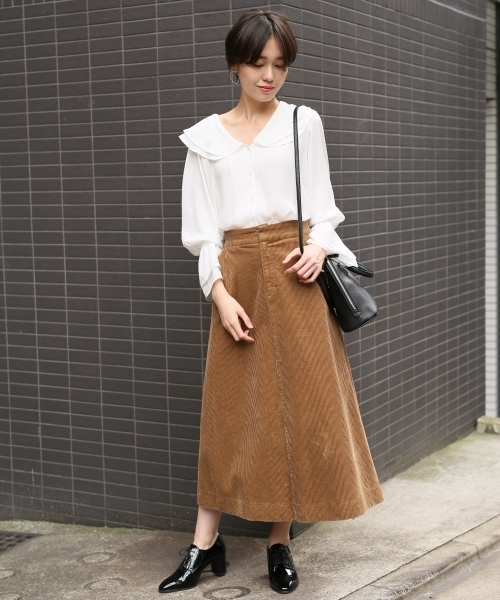 LOWRYS FARM（ローリーズファーム）の「ワイドカラーブラウス　804857（シャツ/ブラウス・レディース・オフホワイト/ブラック/イエロー・MEDIUM/LARGE）」の4枚目の写真