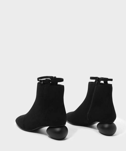 CHARLES & KEITH(チャールズ & キース)の「ぺブルヒールカフブーツ / PEBBLE HEEL CALF BOOTS(ブーツ・レディース・ブラック/バーガンディー・23cm/23.5cm/24.5cm/25cm/22.5cm)」の5枚目の写真