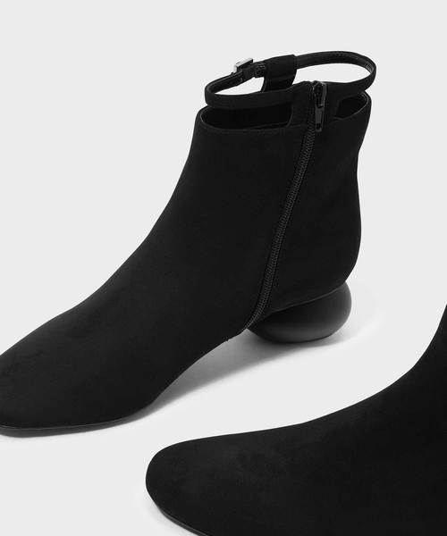 CHARLES & KEITH(チャールズ & キース)の「ぺブルヒールカフブーツ / PEBBLE HEEL CALF BOOTS(ブーツ・レディース・ブラック/バーガンディー・23cm/23.5cm/24.5cm/25cm/22.5cm)」の6枚目の写真