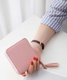 タッセル付き二つ折りミニ財布ラウンドファスナー