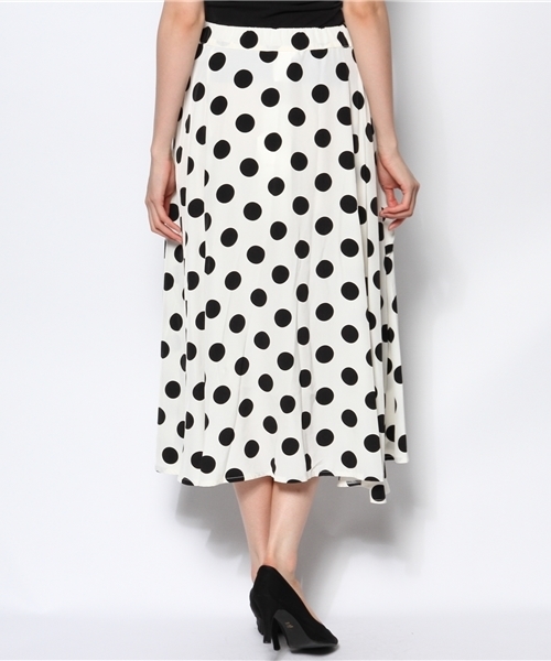 WHO'S WHO gallery（フーズフーギャラリー）の「ドットロングスカート（スカート・レディース・ホワイト/ブラック・FREE）」の6枚目の写真