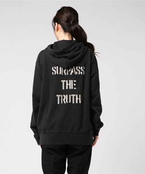 OLD BETTY'S（オールドベティーズ）の「Pigment Dye Sweat Parka(SURPASS～） /ヴィンテージ風 バック 刺繍 スウェット パーカー（パーカー・レディース・ブラック/ネイビー/オフホワイト・40/38）」の6枚目の写真