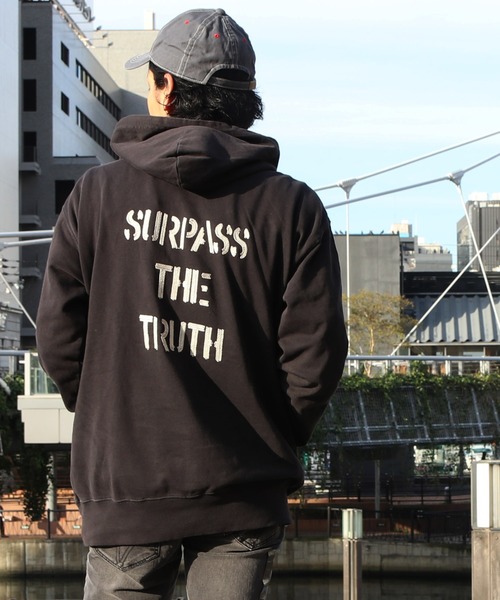 OLD BETTY'S（オールドベティーズ）の「Pigment Dye Sweat Parka(SURPASS～） /ヴィンテージ風 バック 刺繍 スウェット パーカー（パーカー・レディース・ブラック/ネイビー/オフホワイト・40/38）」の3枚目の写真