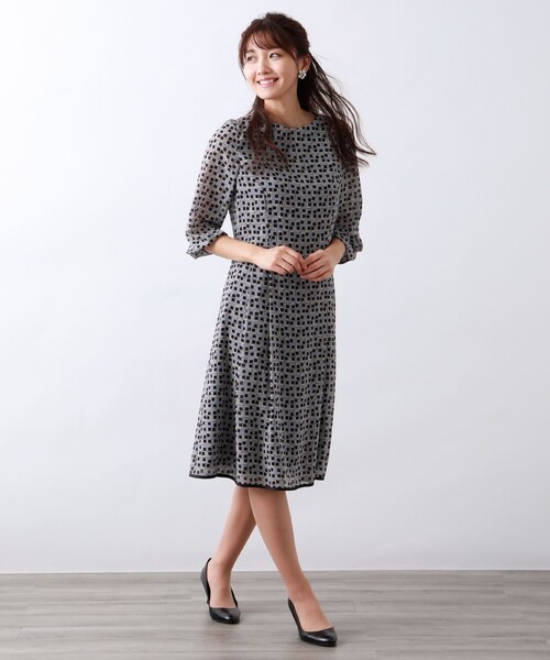 テレビで話題 セール ワンピース フレームプリントドレス ワンピース Amaca アマカ のファッション ワンピース