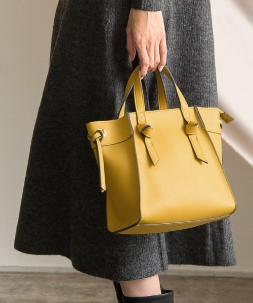 Pierrot(ピエロ)の「ショルダー付きハンドバッグ(ショルダーバッグ・レディース・ライトグレー/キャメル/マスタード/グレイッシュベージュ/ブルー系その他/グリーン系その他/ピンク系その他/ベージュ/ホワイト×ネイビー/その他/モカ/ダークブラウン・FREE)」の9枚目の写真