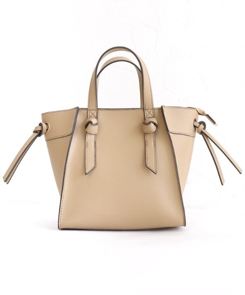 Pierrot(ピエロ)の「ショルダー付きハンドバッグ(ショルダーバッグ・レディース・ライトグレー/キャメル/マスタード/グレイッシュベージュ/ブルー系その他/グリーン系その他/ピンク系その他/ベージュ/ホワイト×ネイビー/その他/モカ/ダークブラウン・FREE)」の21枚目の写真