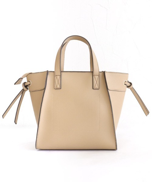 Pierrot(ピエロ)の「ショルダー付きハンドバッグ(ショルダーバッグ・レディース・ライトグレー/キャメル/マスタード/グレイッシュベージュ/ブルー系その他/グリーン系その他/ピンク系その他/ベージュ/ホワイト×ネイビー/その他/モカ/ダークブラウン・FREE)」の20枚目の写真