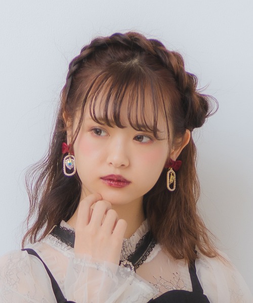 ROJITA（ロジータ）の「スクエアチャーム付きイヤリング（イヤリング・レディース・ブラック/ボルドー・FREE）」の7枚目の写真