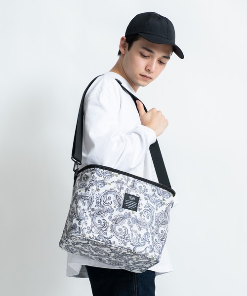 KiU（キウ）の「600D ソフトクーラーバッグ　15L（アウトドアグッズ・メンズ・ブラック系その他/カーキ/ブラック系その他2/ブラック/グレー系その他/レオパード/ホワイト系その他/ホワイト×ブルー/カラフル/ベージュ系その他/レッド系その他/ブルー系その他/タイガーカモ/ブルー系その他2/ブラック×カーキ/ブルー系その他3・FREE）」の3枚目の写真