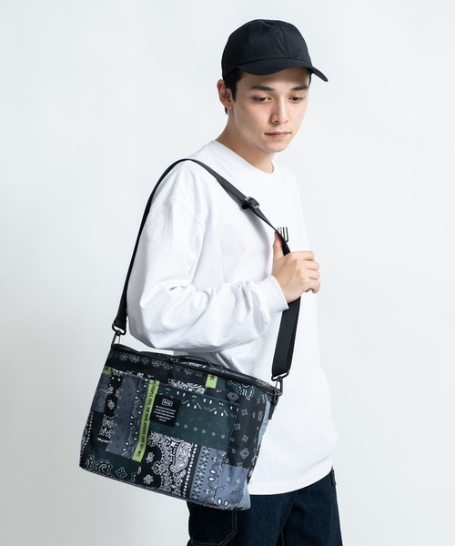 KiU（キウ）の「600D ソフトクーラーバッグ　15L（アウトドアグッズ・メンズ・ブラック系その他/カーキ/ブラック系その他2/ブラック/グレー系その他/レオパード/ホワイト系その他/ホワイト×ブルー/カラフル/ベージュ系その他/レッド系その他/ブルー系その他/タイガーカモ/ブルー系その他2/ブラック×カーキ/ブルー系その他3・FREE）」の8枚目の写真