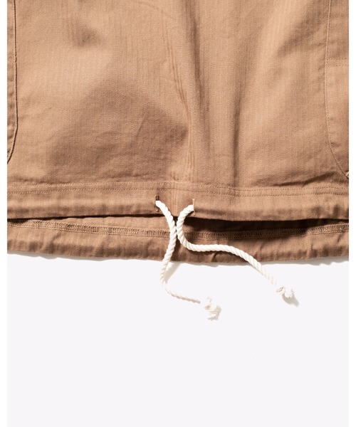 Vincent et Mireille（バンソンエミレイユ）の「【VINCENT ET MIREILLE ヴァンソンエミレイユ】UNISEX ヘリンボーンスモック（シャツ/ブラウス・メンズ・サンドベージュ/オフホワイト/ネイビー/ブラック・40/42/36）」の18枚目の写真