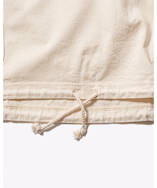 Vincent et Mireille（バンソンエミレイユ）の「【VINCENT ET MIREILLE ヴァンソンエミレイユ】UNISEX ヘリンボーンスモック（シャツ/ブラウス・メンズ・サンドベージュ/オフホワイト/ネイビー/ブラック・40/42/36）」の5枚目の写真