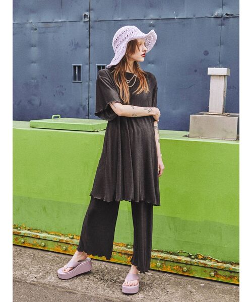jouetie(ジュエティ)の「プリーツセットアップ(トップス&パンツSET)(Tシャツ/カットソー・レディース・オレンジ/ピンク/ブラック/ブルー/ライトグリーン・MEDIUM)」の10枚目の写真