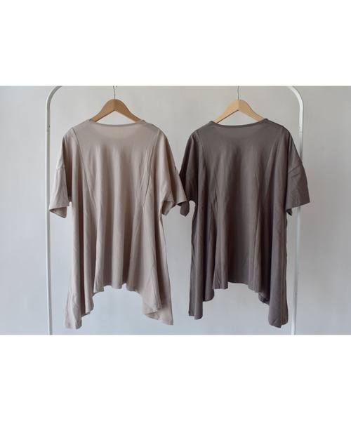 NHT（エヌエイチティー）の「エヌエイチティー フレアーＴシャツ（大人）（Tシャツ/カットソー・レディース・チャコールグレー/ベージュ・F）」の3枚目の写真