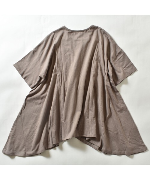 NHT（エヌエイチティー）の「エヌエイチティー フレアーＴシャツ（大人）（Tシャツ/カットソー・レディース・チャコールグレー/ベージュ・F）」の6枚目の写真