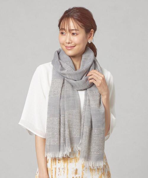 THE STATION STORE（ザ ステーション ストア）の「＜closet story＞ラメボーダー ストール（ストール/ショール・レディース・ライトグレー/ライトブルー/ベージュ・FREE）」の2枚目の写真