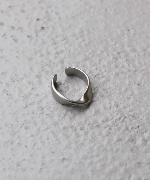 Alpinus(アルピナス)の「Alpinus - logo engraved twistring & twistbangle / ロゴ刻印ツイストリング&ツイストバングル(リング・メンズ・シルバー・FREE)」の20枚目の写真