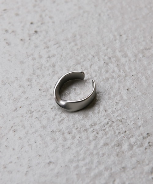 Alpinus(アルピナス)の「Alpinus - logo engraved twistring & twistbangle / ロゴ刻印ツイストリング&ツイストバングル(リング・メンズ・シルバー・FREE)」の21枚目の写真