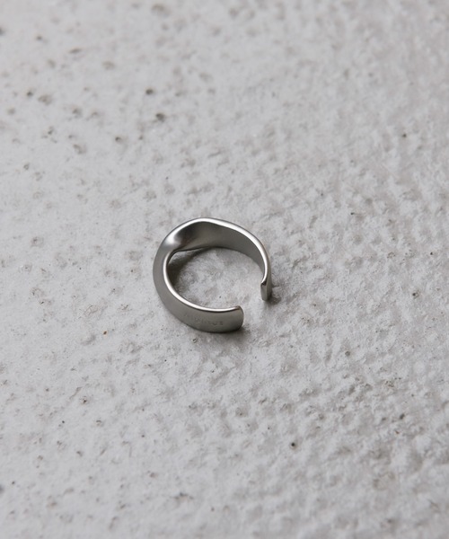 Alpinus(アルピナス)の「Alpinus - logo engraved twistring & twistbangle / ロゴ刻印ツイストリング&ツイストバングル(リング・メンズ・シルバー・FREE)」の22枚目の写真