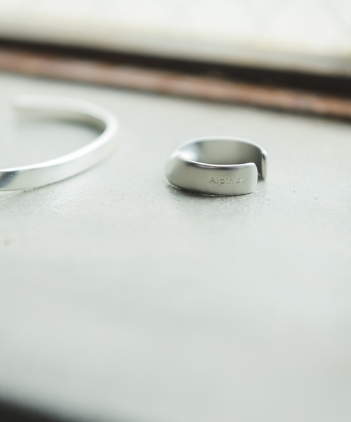 Alpinus(アルピナス)の「Alpinus - logo engraved twistring & twistbangle / ロゴ刻印ツイストリング&ツイストバングル(リング・メンズ・シルバー・FREE)」の5枚目の写真