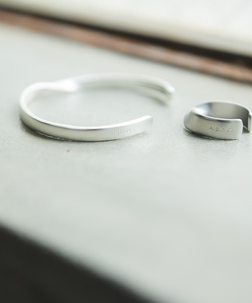Alpinus(アルピナス)の「Alpinus - logo engraved twistring & twistbangle / ロゴ刻印ツイストリング&ツイストバングル(リング・メンズ・シルバー・FREE)」の6枚目の写真