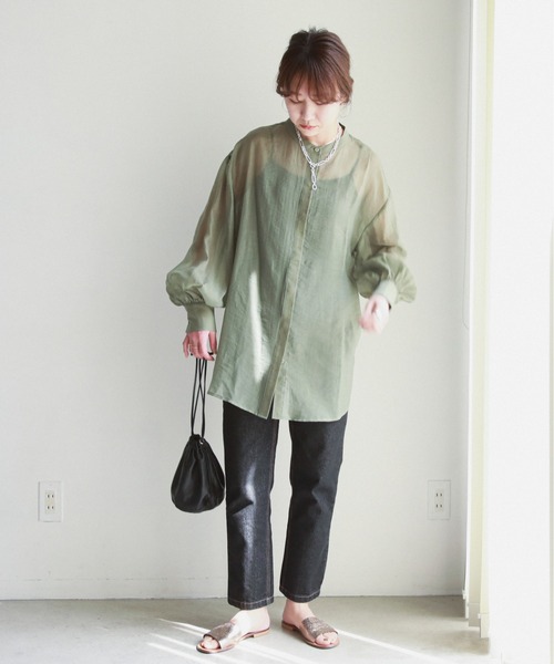 feepur（フェピュール）の「バンドカラーボリュームスリーブシアーシャツ（シャツ/ブラウス・レディース・グレー/ブルー/グリーン/アイボリー/ピンクベージュ・MEDIUM）」の8枚目の写真