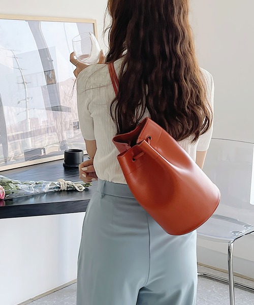 me+em select（ミームセレクト）の「巾着バケツボンサックショルダーバッグ（ショルダーバッグ・レディース・ベージュ/レッド系その他/ブラック/ホワイト・FREE）」の4枚目の写真