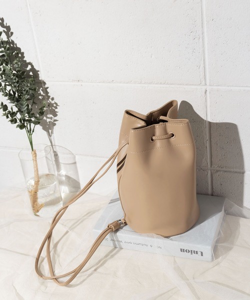 me+em select（ミームセレクト）の「巾着バケツボンサックショルダーバッグ（ショルダーバッグ・レディース・ベージュ/レッド系その他/ブラック/ホワイト・FREE）」の17枚目の写真