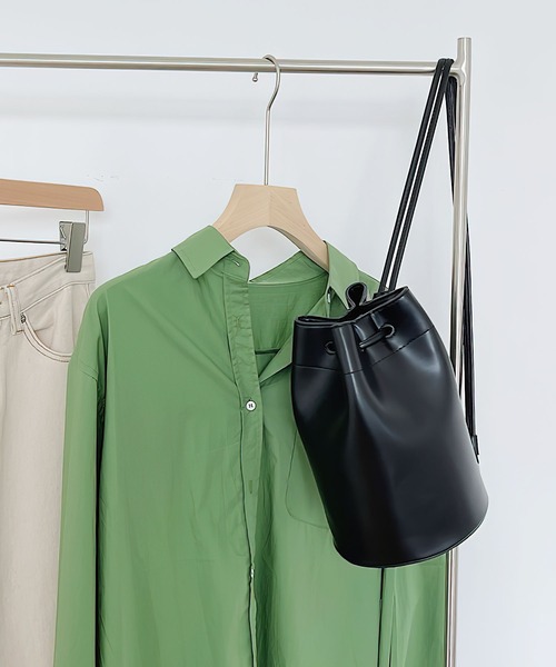 me+em select（ミームセレクト）の「巾着バケツボンサックショルダーバッグ（ショルダーバッグ・レディース・ベージュ/レッド系その他/ブラック/ホワイト・FREE）」の12枚目の写真